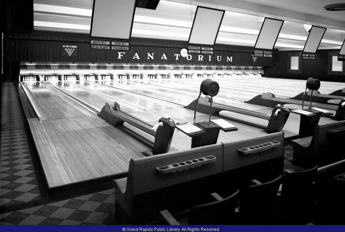 Fanatorium - 1952 Photo Of Lanes